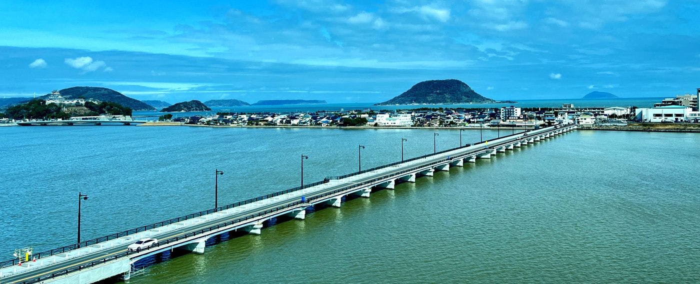 松浦川を眼前に臨む優雅なホテル