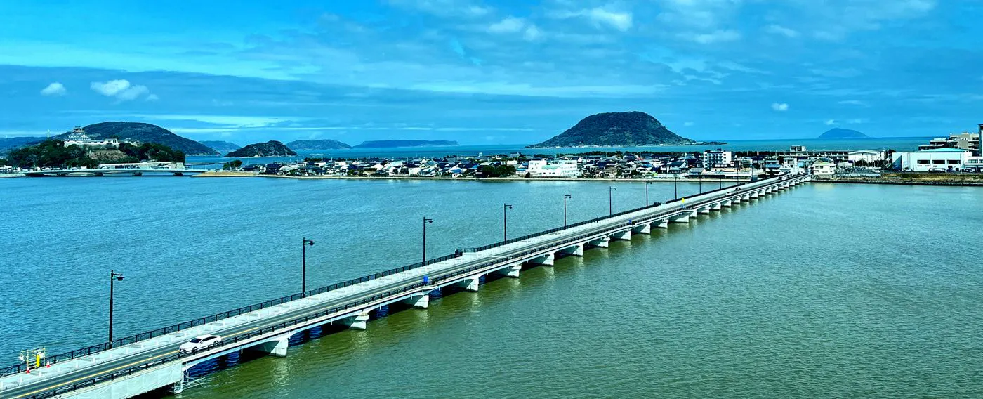 松浦川を眼前に臨む優雅なホテル