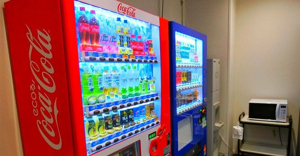 Mesin penjual otomatis, mesin pembuat es, microwave