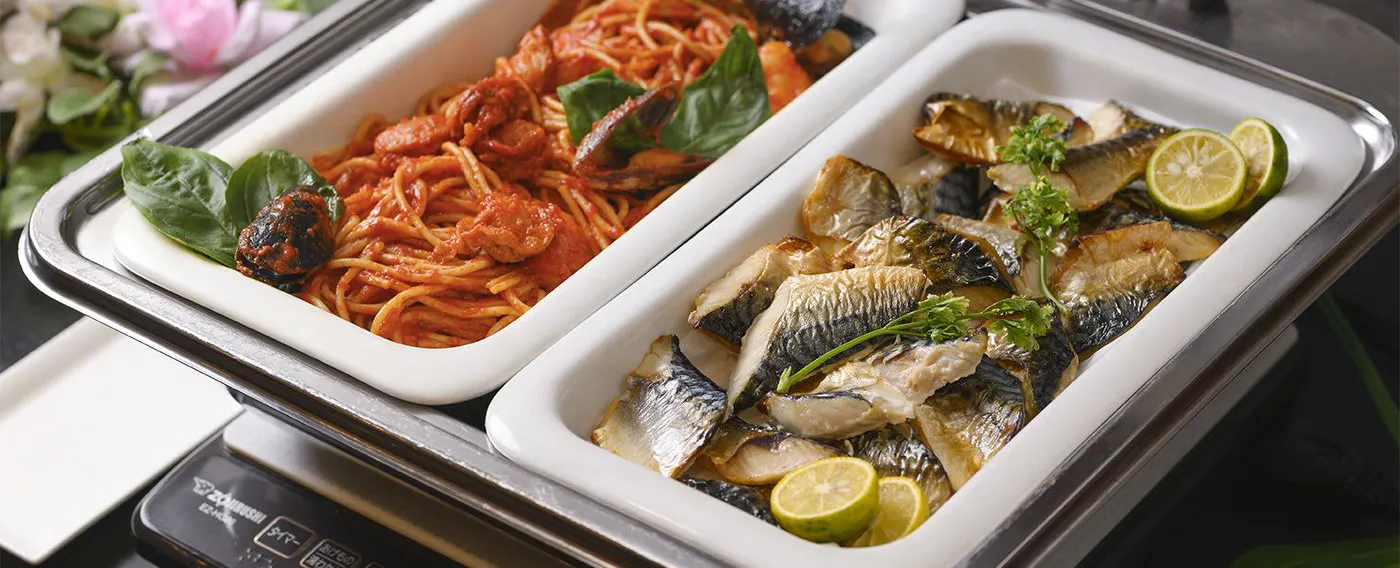 Ikan saba panggang garam dan pasta pescatore
