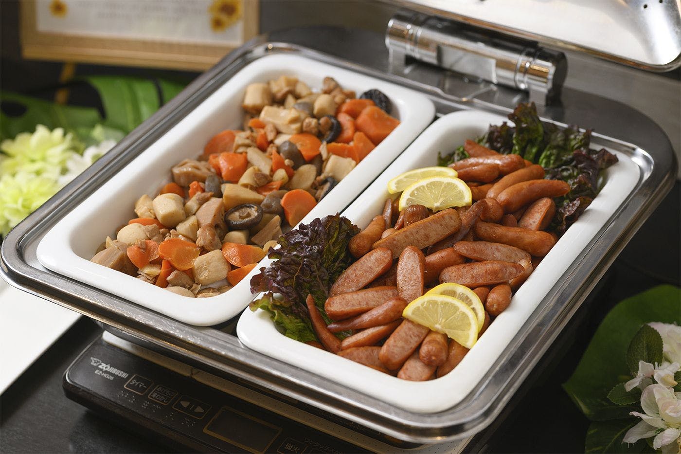 Hidangan tempatan Hakata “Gameni” dan sosej (bertukar setiap hari)