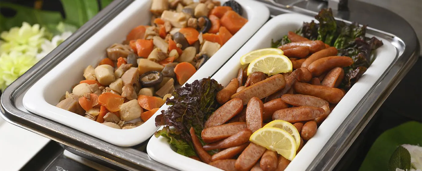 Hidangan tempatan Hakata “Gameni” dan sosej (bertukar setiap hari)