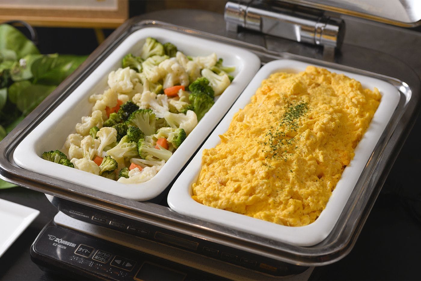 Telur hancur dan sayur-sayuran kukus (bertukar setiap hari)