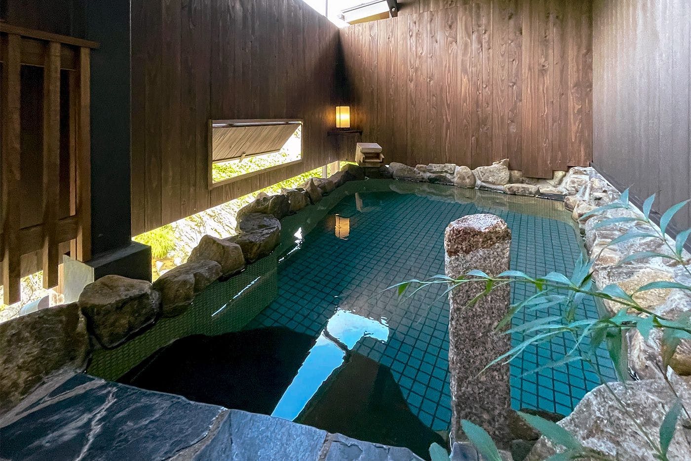 일본 전통의 정취를 느낄 수 있는 노천탕