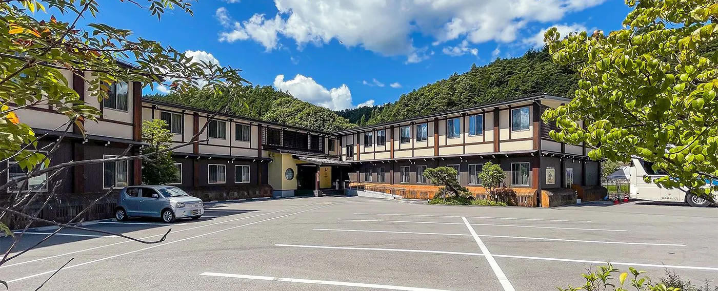 출입이 자유로운 무료 주차장