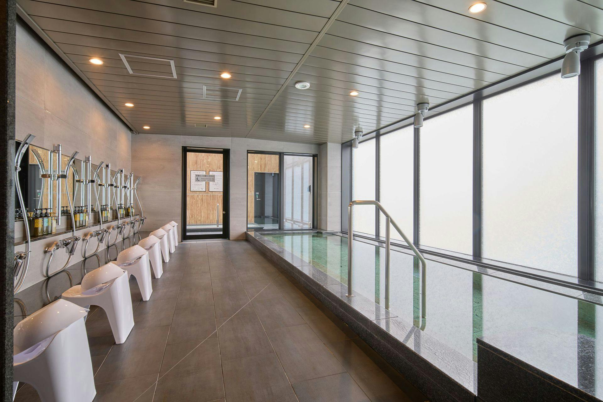 ห้องอาบน้ำรวมขนาดใหญ่