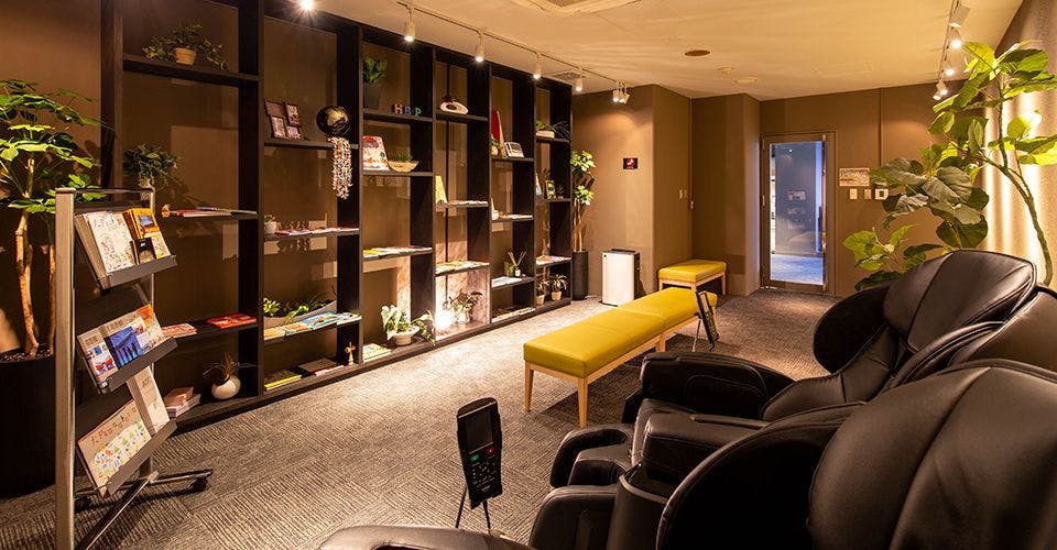 ライブラリーラウンジ(無料マッサージチェア)