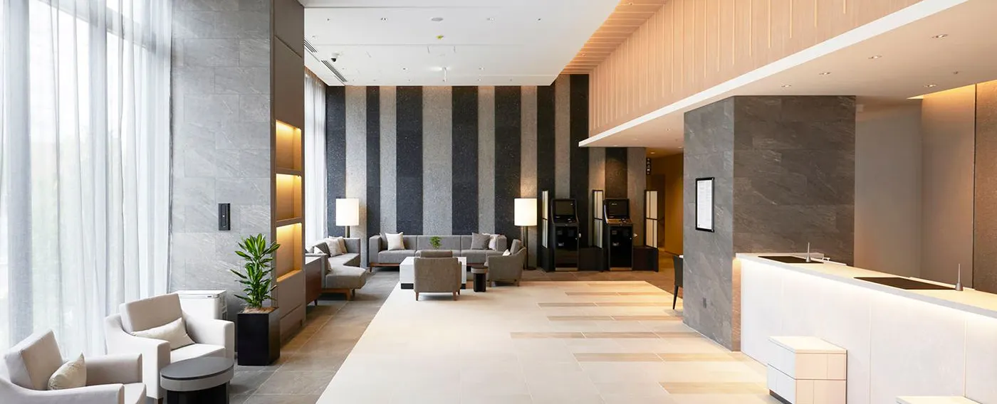 Lobi yang terang dan terbuka (lantai 1)