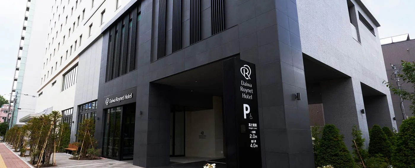 Hotel bekerja sama dengan tempat parkir bertingkat (dalam area Hotel)