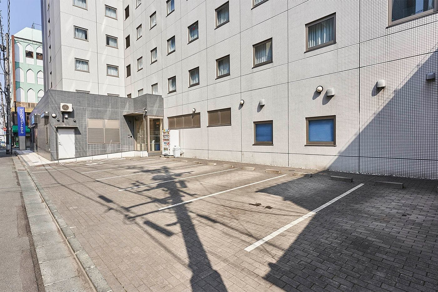 ที่จอดรถแบบลานจอดในพื้นที่ของที่พัก