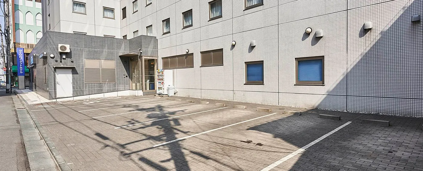 ที่จอดรถแบบลานจอดในพื้นที่ของที่พัก