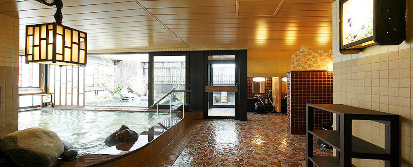 最上階天然温泉「霧桜の湯」