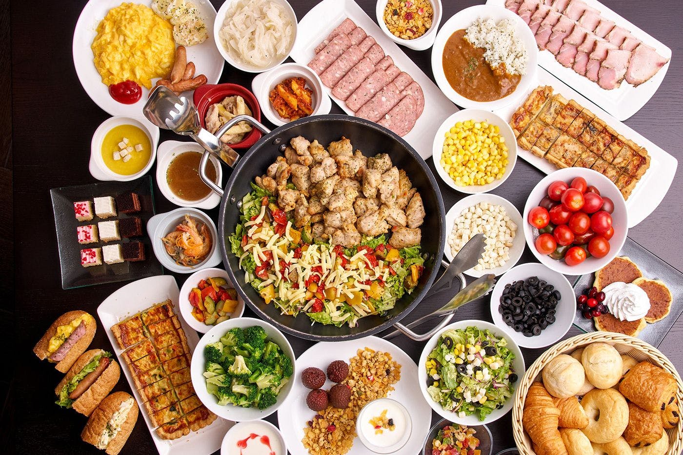 1日のスタートに、朝食ブッフェ。