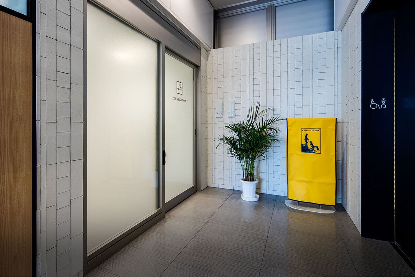 喫煙ブース（3階）