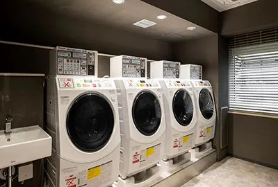 Lantai 5: Lantai kamar tamu, laundry koin