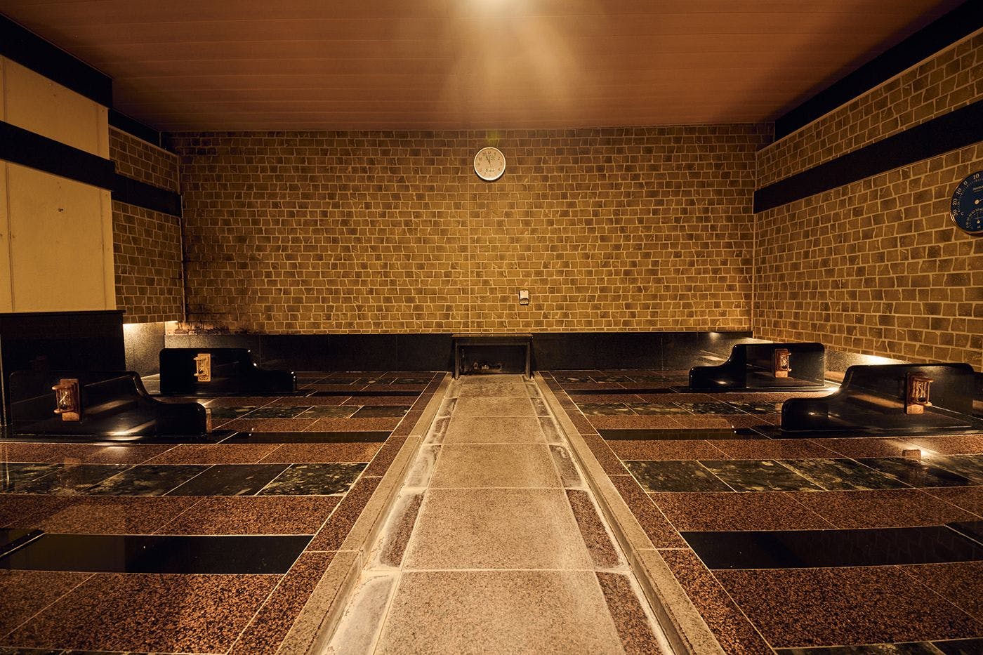 ออนเซ็นหินร้อน