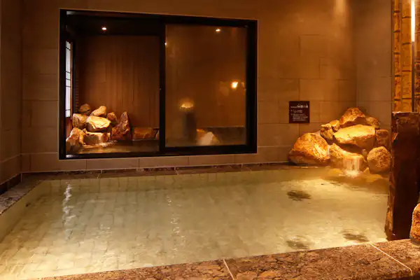 Phòng tắm công cộng lớn