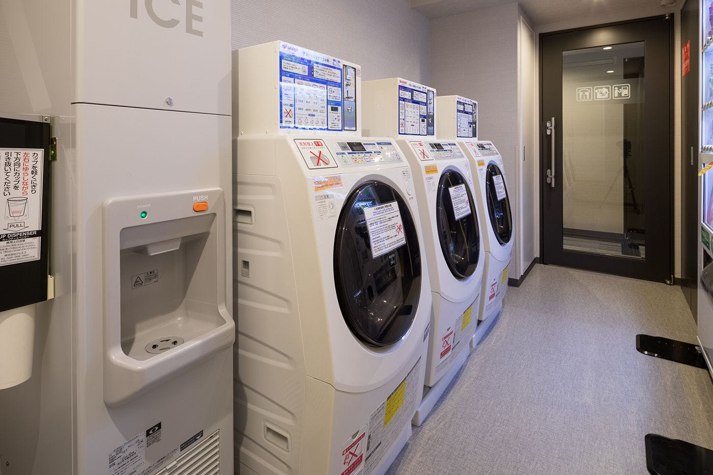 投币式自助洗衣店