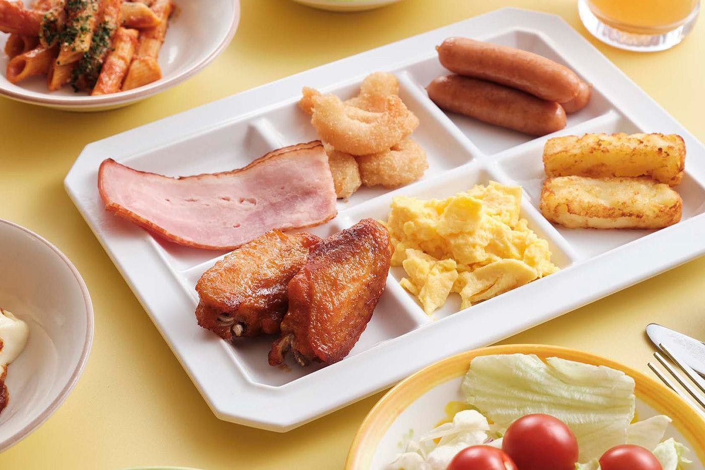 【อาคารหลัก】อาหารเช้าเป็นบุฟเฟต์รวมเมนูยอดนิยมจาก “Saizeriya”