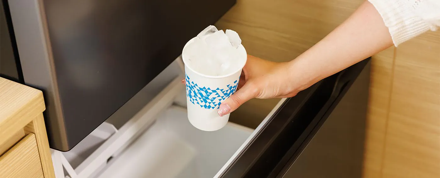 Kulkas memiliki dua ruang, yaitu "pembekuan" dan "pendinginan".