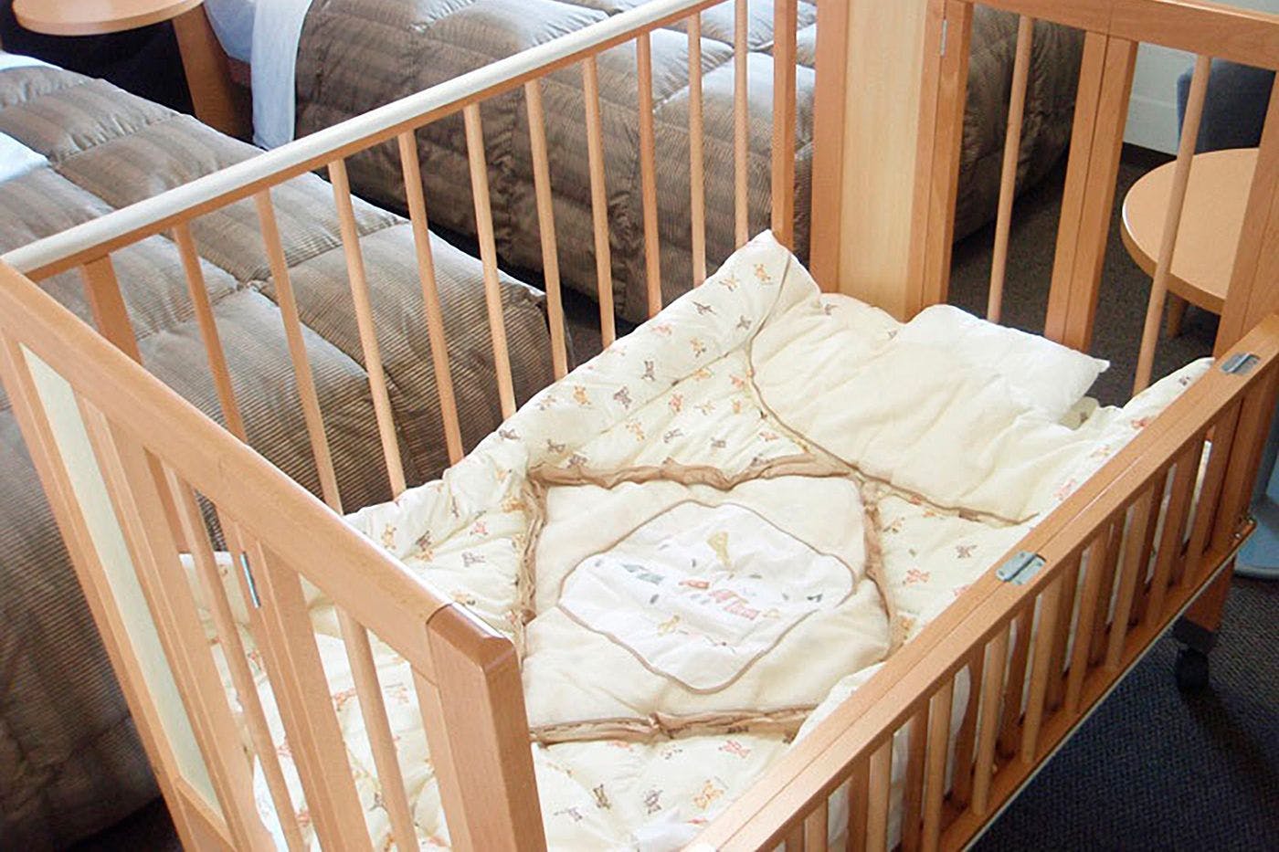 เตียงเด็กอ่อน