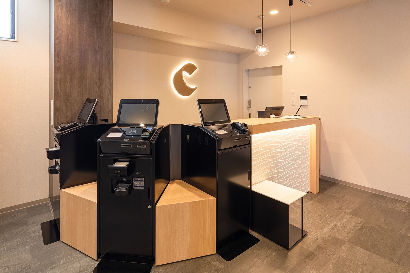 เครื่องเช็คอินและเช็คเอาท์ด้วยตนเอง