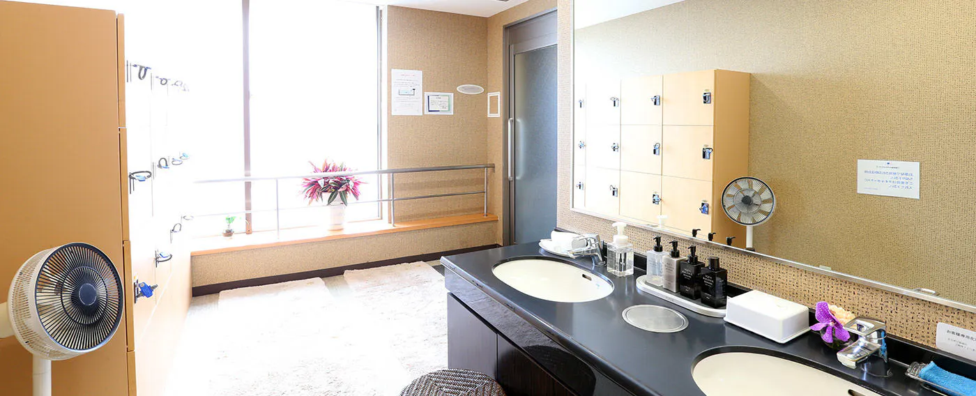 ห้องเปลี่ยนเสื้อผ้าสำหรับผู้หญิง