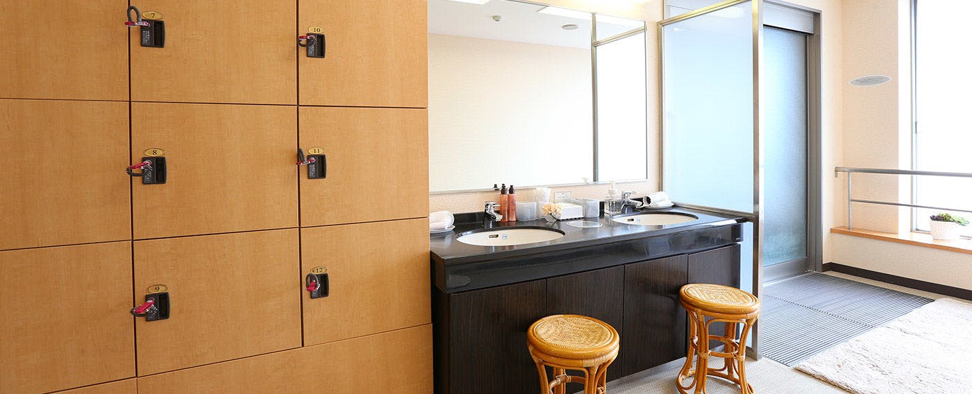 ห้องเปลี่ยนเสื้อผ้าสำหรับผู้ชาย