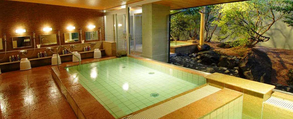 Pemandian umum besar bernuansa pemandian terbuka “Tateyama no Yu”