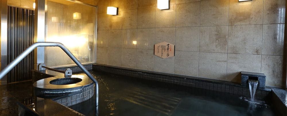Pemandian Besar dengan Mata Air Panas Semi-Alami Komeiseki (Mata Air Panas Buatan) dan Pemandian Terbuka "Genyo no Yu"