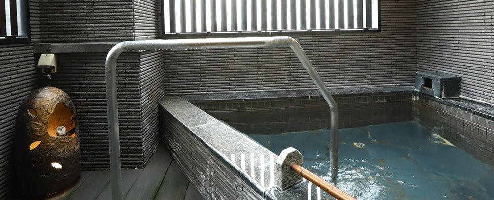 Pemandian Besar Mata Air Panas Buatan Radium