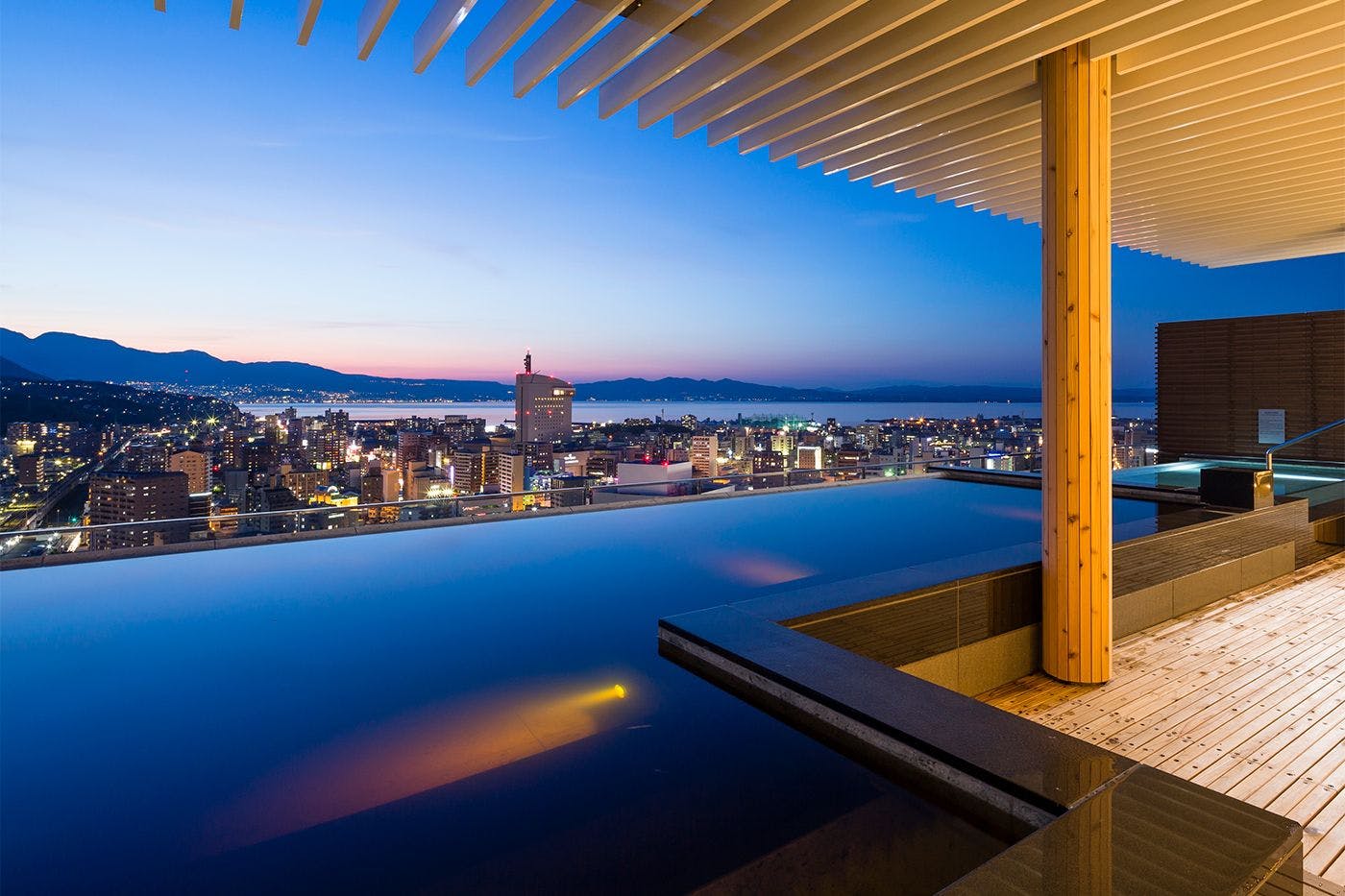 天空露天風呂｜地上80mと、高さ日本トップクラスの屋上露天風呂