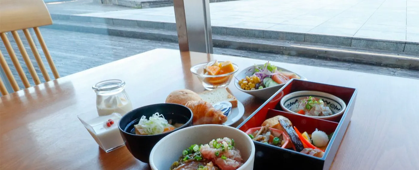 朝食|日替り箱膳とハーフブッフェ ※一例