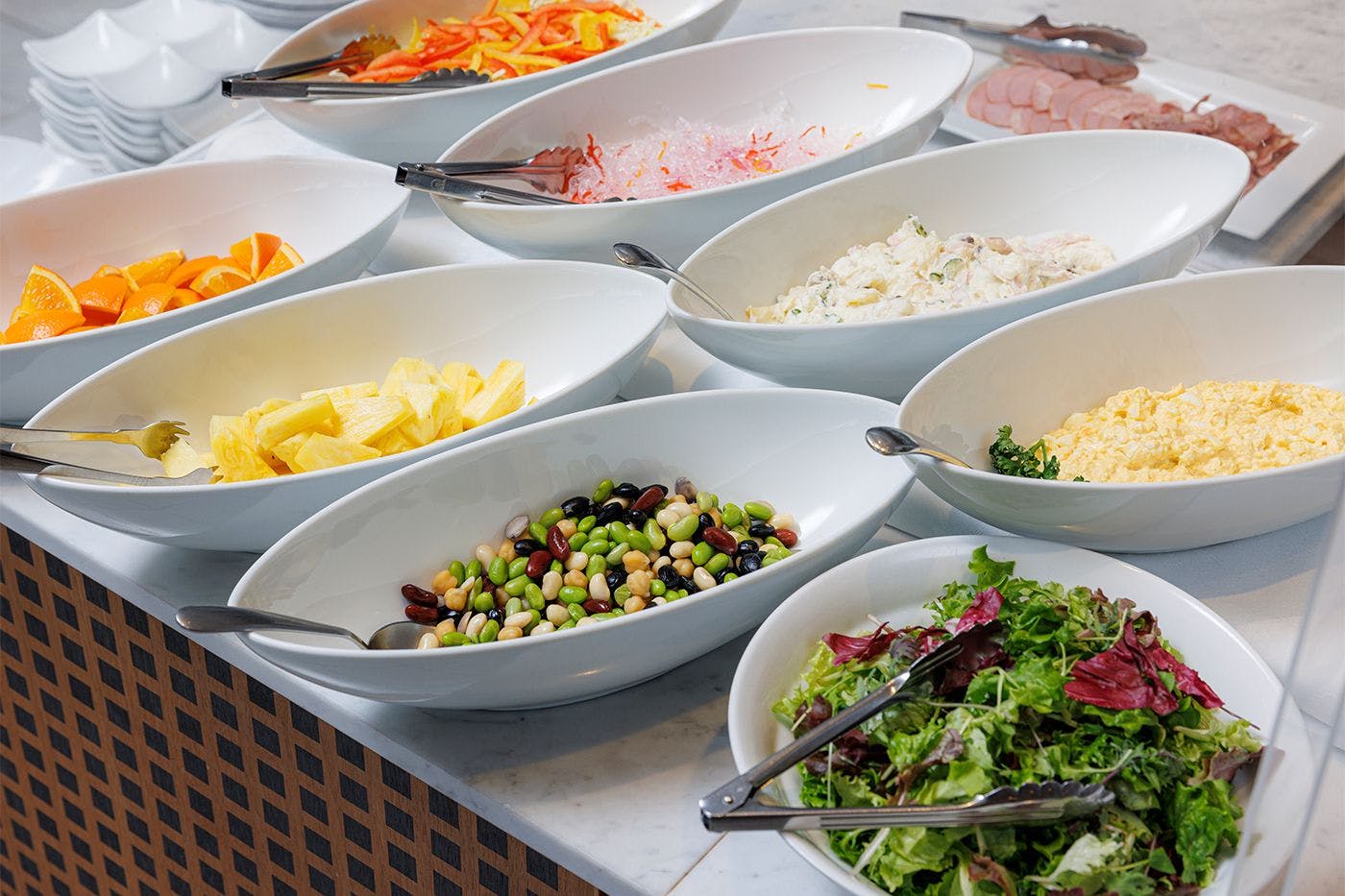 朝食｜サラダやフルーツ等