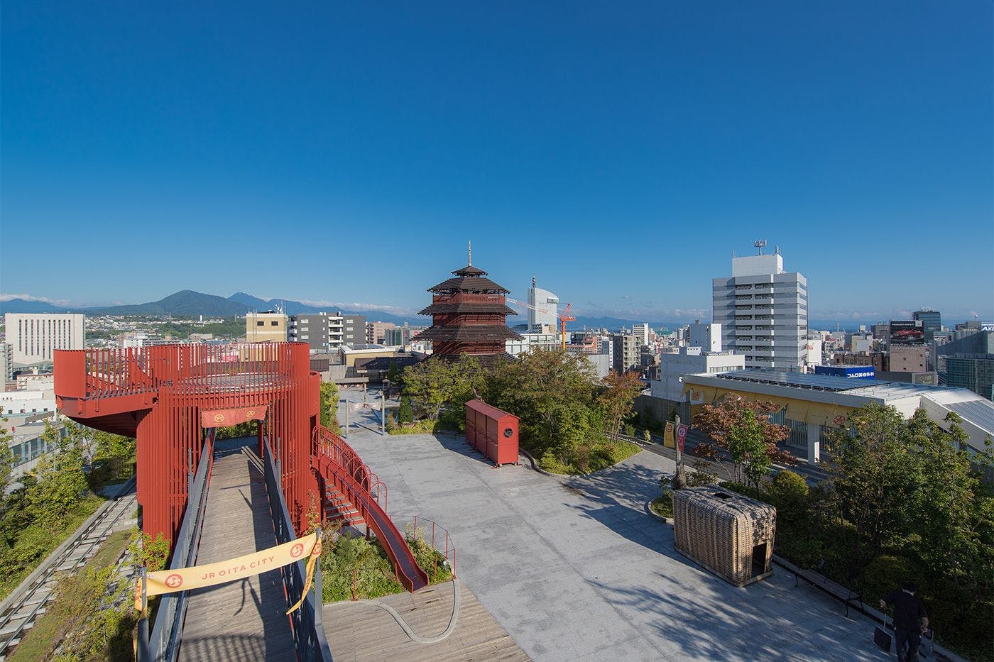 屋上庭園｜日本最大級となる約4,500平米の庭園
