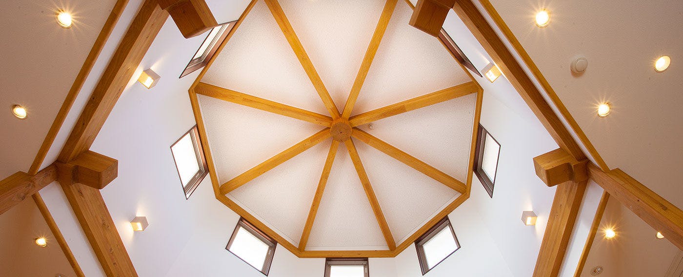 朝食会場　天井