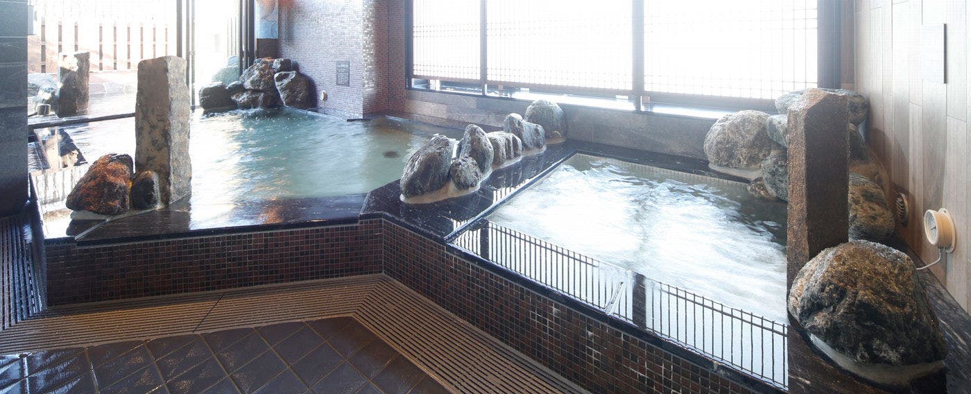 ห้องอาบน้ำรวมชาย - อ่างอาบน้ำในร่ม