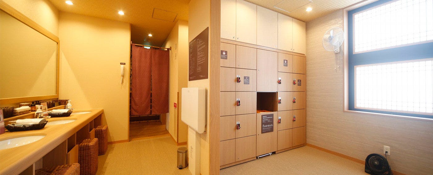 ห้องเปลี่ยนเสื้อผ้าสำหรับผู้ชาย