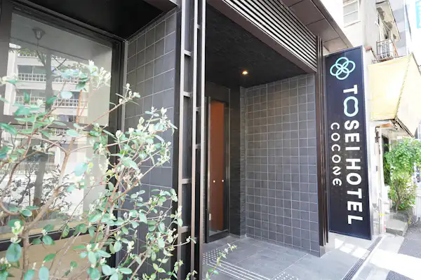 Pintu masuk utama depan