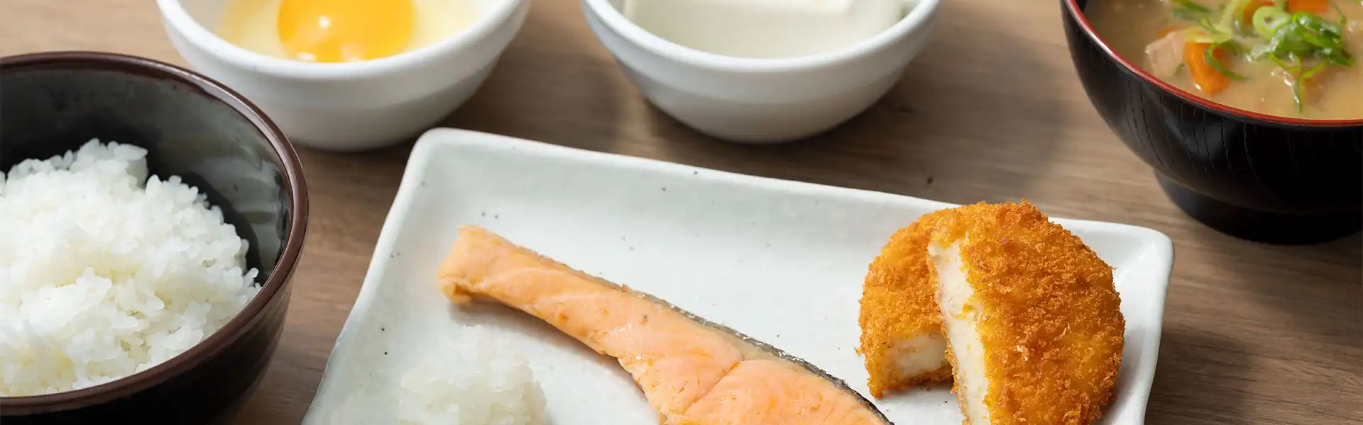 朝食