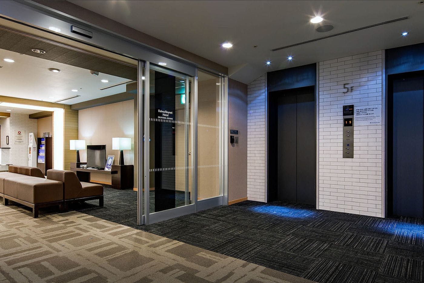 5階エレベーターホール