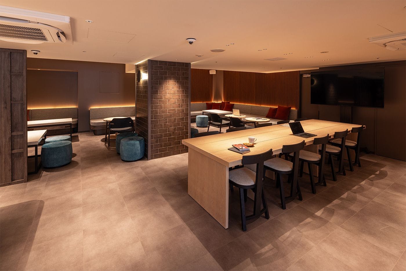 宿泊者専用スペース（the b lounge）