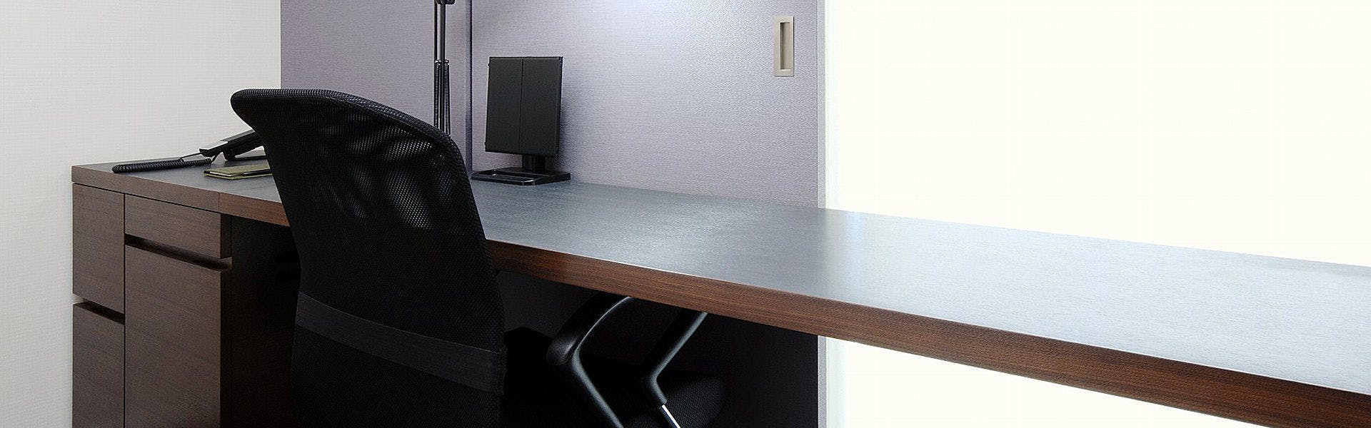 โต๊ะทำงานในห้องพัก