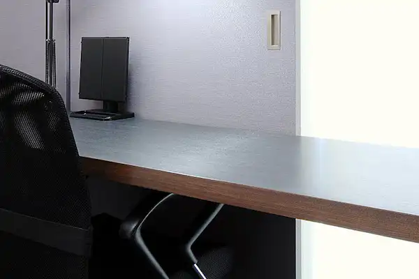 โต๊ะทำงานในห้องพัก