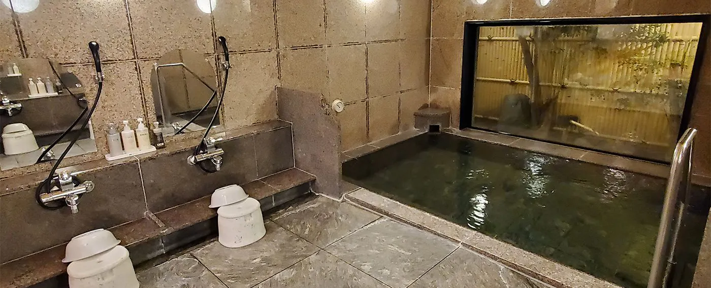 ห้องอาบน้ำสาธารณะสำหรับผู้หญิง (ห้องอาบน้ำ)