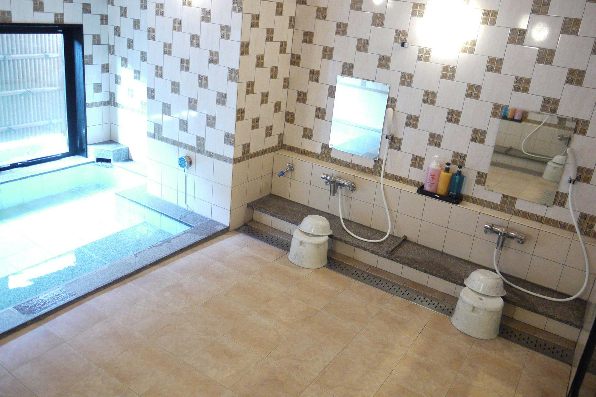 ห้องอาบน้ำรวม