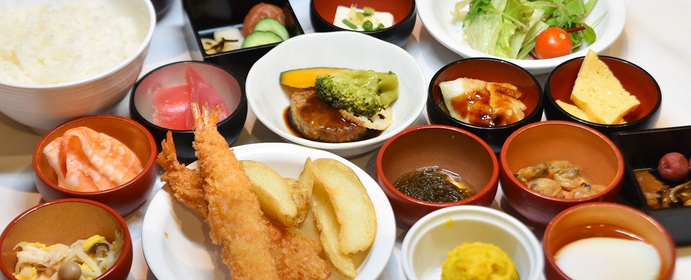 บุฟเฟ่ต์อาหารญี่ปุ่นและตะวันตก