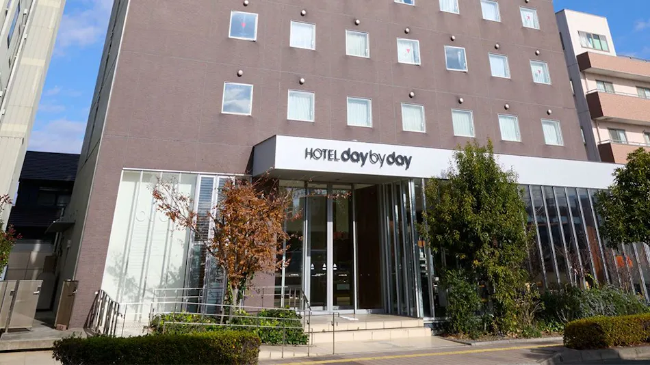 HOTEL day by day