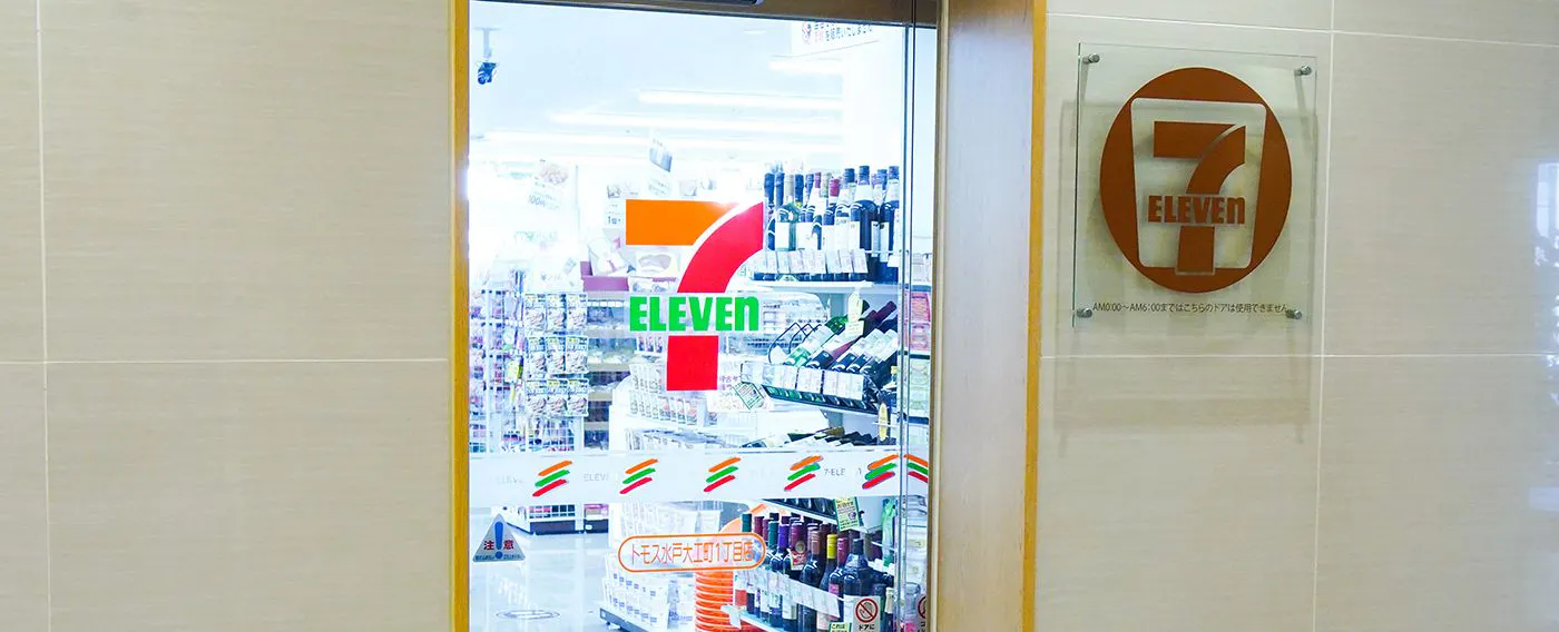 コンビニエンスストア入口