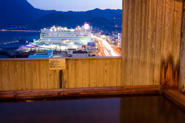 บ่อน้ำพุร้อนกลางแจ้ง